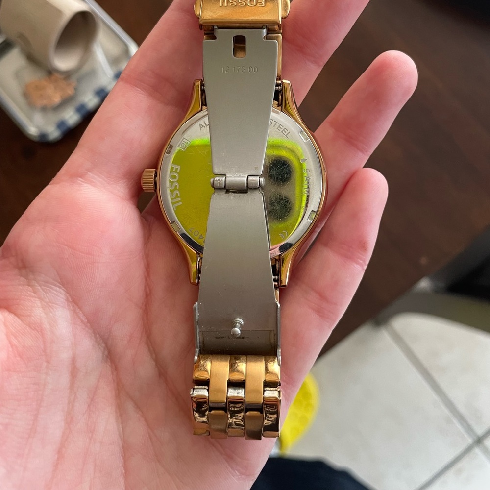 Rose Gold FOSSIL Watch - Picture 4 of 9